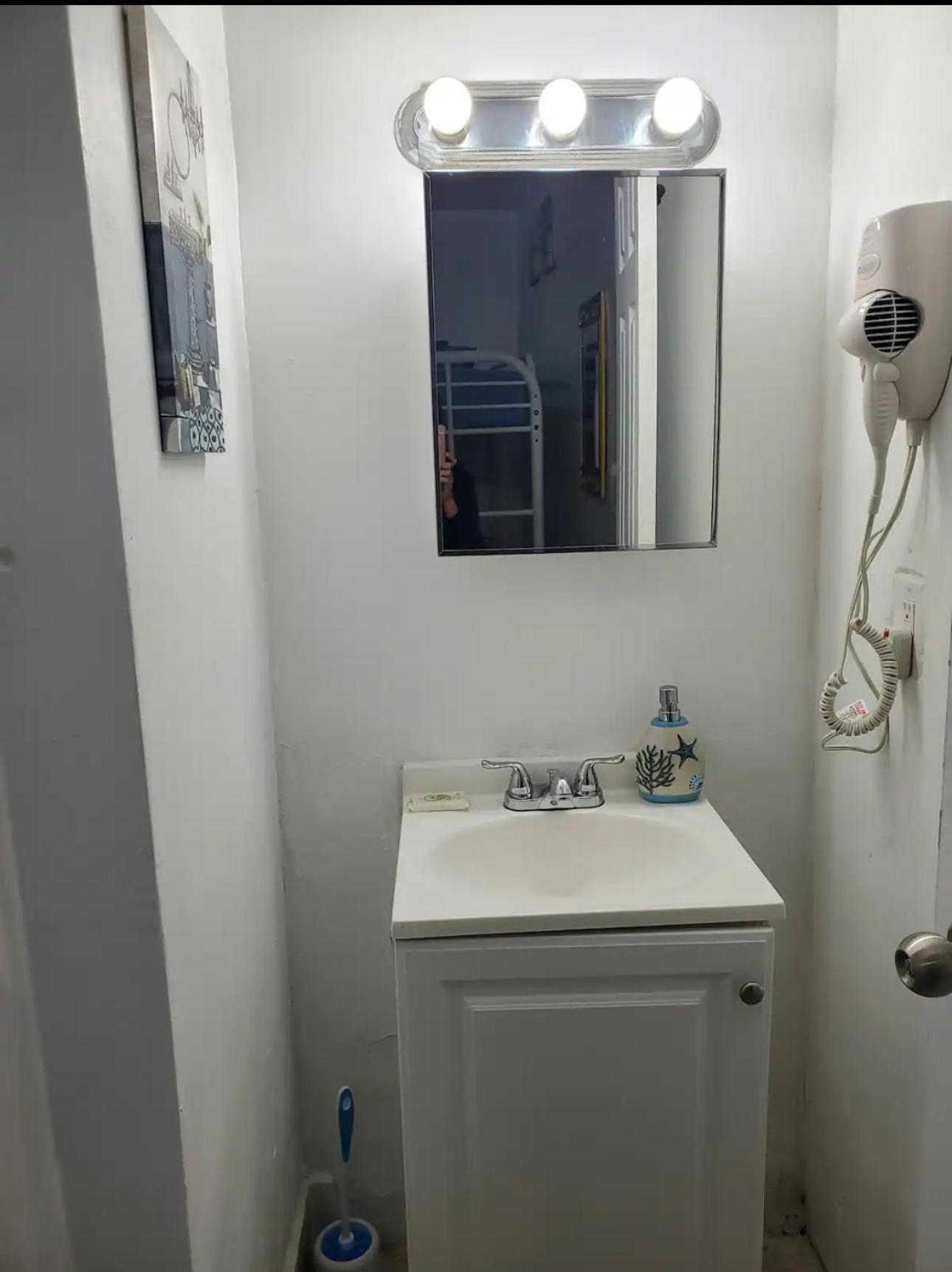 B3 Value On Private Bedroom With Private Bathroom In Little Havana,